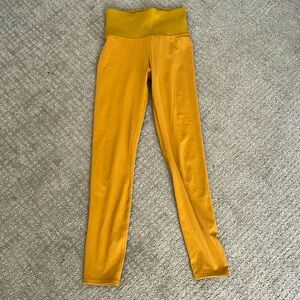 Vuori Women’s Leggings (Mustard)